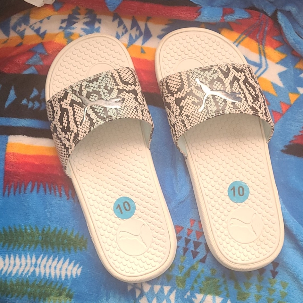 White Snake Print Size 10 Puma Sandals